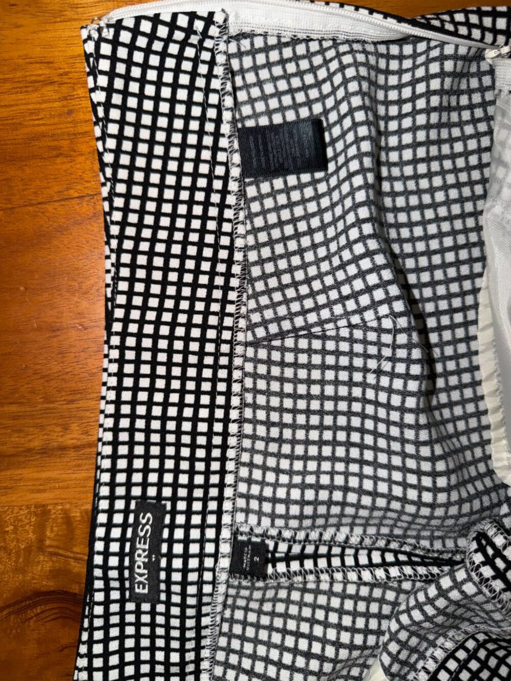Express Black and White Grid Plaid Cuffed Dress Shorts - Size 2 - Picture 2 of 3